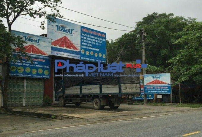 Xe tải 22C - 03784, vận chuyển thực phẩm đã thối rữa bị bắt giữ.