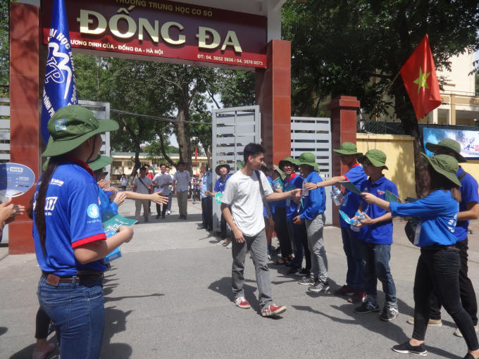 M&ocirc;n thi đầu ti&ecirc;n, th&iacute; sinh đ&aacute;nh gi&aacute; đề thi Ngữ văn
