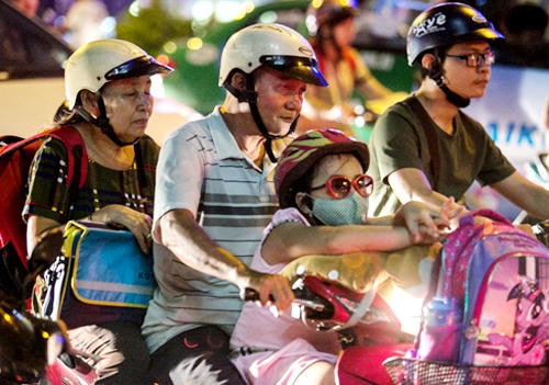 Người Sài Gòn mệt mỏi, ngán ngẫm mỗi khi ra đường vì kẹt xe ngày càng nặng. Ảnh: Thành Nguyễn