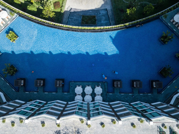 Bổ sung vào con số đáng nể 152 bể bơi tại quần thể là bể vô cực trên cao Above All Pool thuộc khách sạn mới khánh thành năm 2017 – FLC Grand Hotel Samson. Above All Pool tạo nên dấu ấn đặc biệt cho khách sạn mới với tầm nhìn bao quát trọn vẹn cả quần thể và bãi biển Sầm Sơn