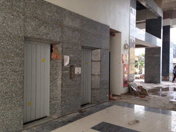 Thang máy này cũng chưa thể hoạt động, trong khi nhu cầu di chuyển của cư dân ở chung cư rất cấp thiết.