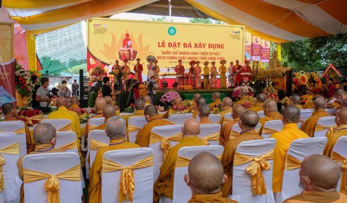Văn nghệ chào mừng