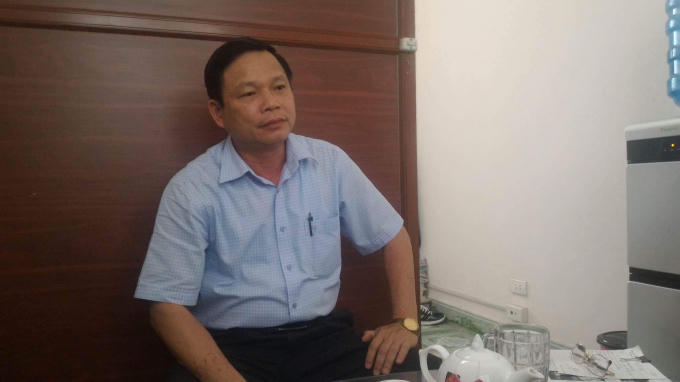 Ông Lăng Văn Định - Giám đốc BVĐK Hữu Lũng trao đổi với phóng viên.