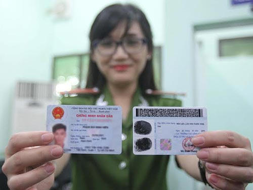 Chụp ảnh CMND phải để đầu trần, không đeo kính (Ảnh minh họa).