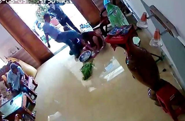 Quảng Nam: Côn đồ xông vào nhà hành hung một phụ nữ