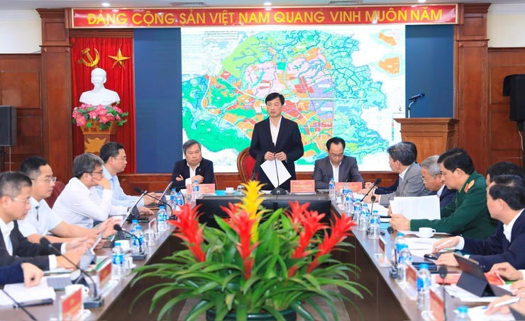 Bí thư Thành ủy Hà Nội Nguyễn Duy Ngọc chủ trì buổi làm việc. Ảnh: Lê Hải.