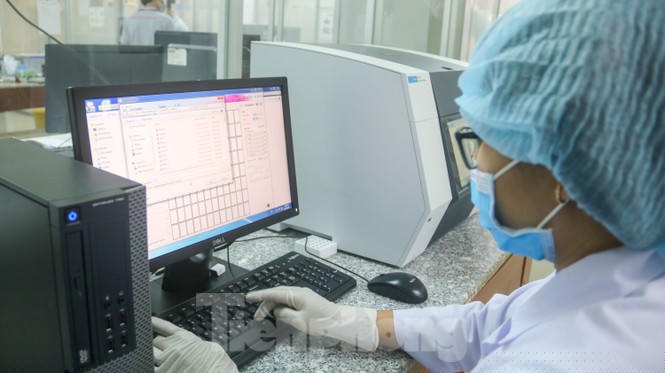 Giá 1,4 tỷ đồng, máy phục vụ xét nghiệm COVID-19 của Đà Nẵng hoạt động như thế nào? - ảnh 7
