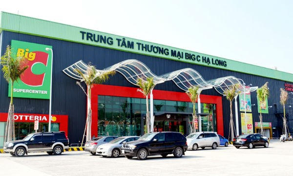 Đi đường vòng qua các cửa hàng bán lẻ, hàng hóa của nhiều doanh nghiệp sau đó mới đến được kênh phân phối lớn.