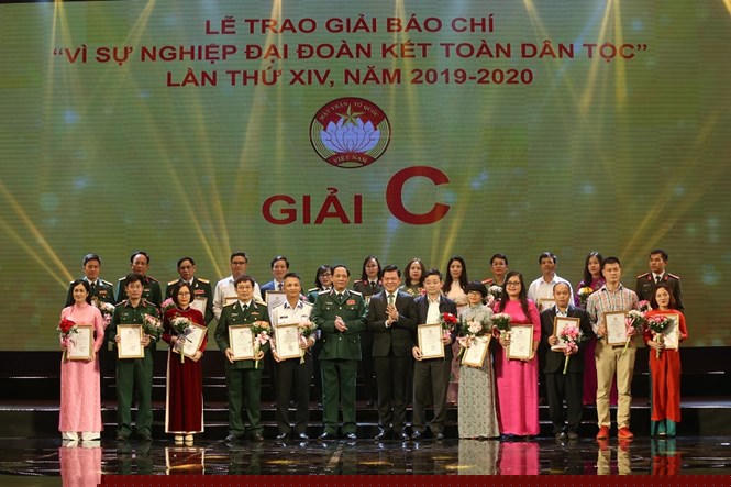 Các tác giả đạt giải C.   
