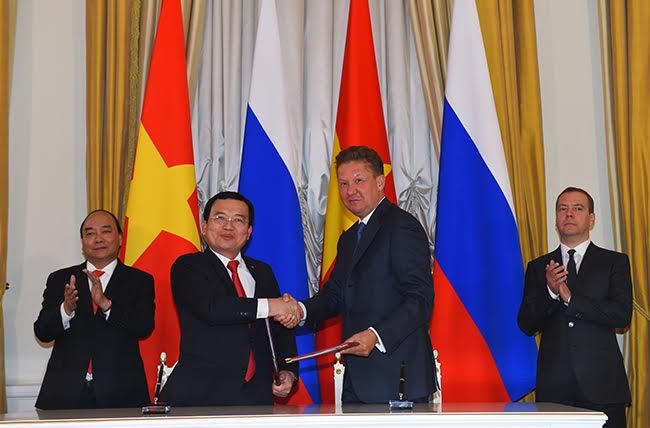 Thủ tướng Nga Dmitry Medvedev nhiệt liệt hoan nghênh và đánh giá cao chuyến thăm Nga đầu tiên của Thủ tướng Chính phủ Nguyễn Xuân Phúc.