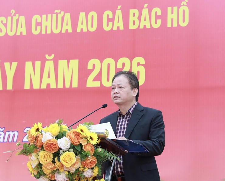 Phó Bí thư Đảng ủy, Chủ tịch UBND phường Vĩnh Tuy Vũ Văn Hoạt báo cáo.