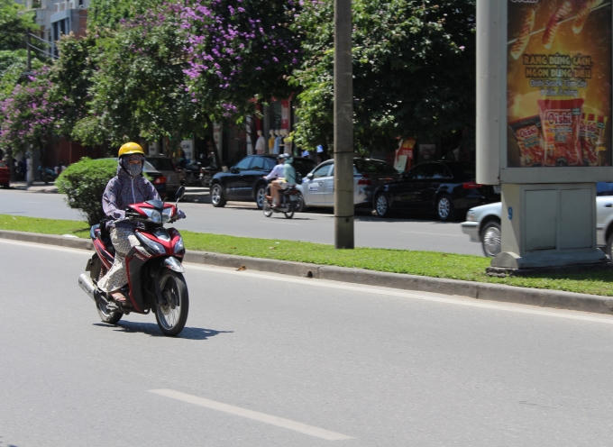 Một số thời điểm, giữa đường như vắng bóng người.