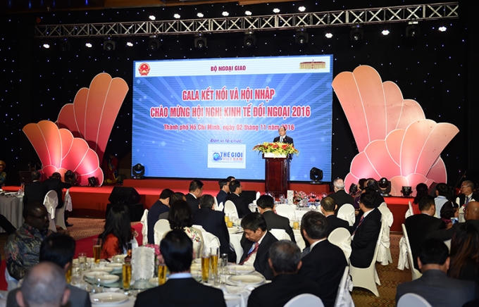 Thủ tướng nhấn mạnh: "thời cơ đang ở phía trước, để tranh thủ cơ hội phát triển, con tầu Việt Nam phải vững tay lái vượt qua gió mạnh, sóng cả đại dương để tiến lên".