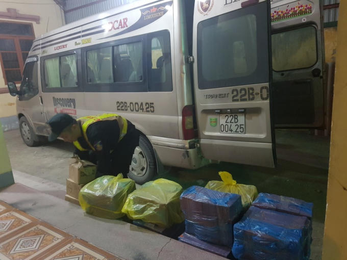 Chiếu xe chở lô nước hoa, mỹ phẩm lậu.