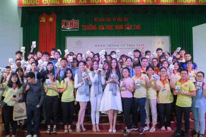 Mai Phương Th&uacute;y &ldquo;bật m&iacute;&rdquo; chiều cao thật kh&ocirc;ng như lời đồn