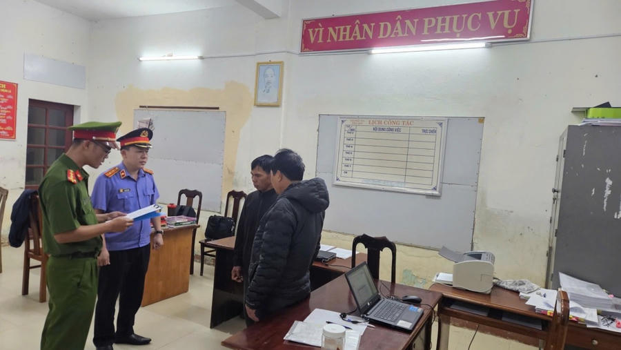 Kiểm sát viên kiểm sát việc thi hành Lệnh bắt bị can để tạm giam. (Ảnh: vksdanang.gov.vn)