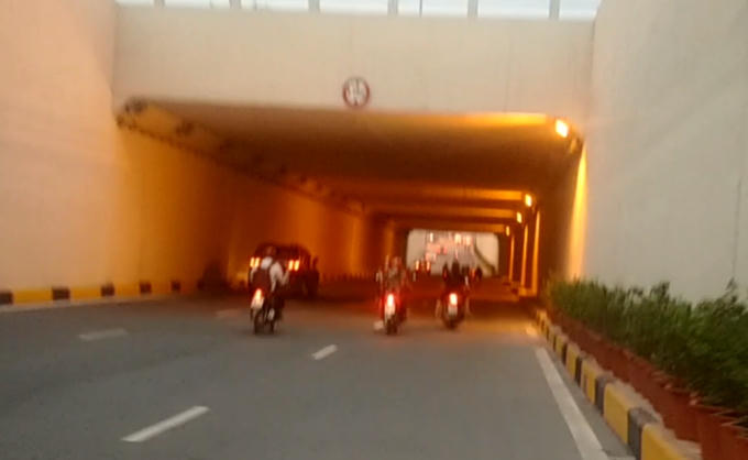 Chỉ có 4 bóng đèn chiếu sáng cho đường hầm nghìn tỷ, người dân thủ đô có phải "mò mẫm" khi tham gia giao thông qua hầm?