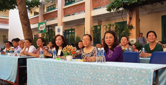 Quý đại biểu cùng các thầy cô tham dự buổi lễ phát động.