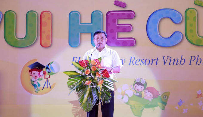 Ông Nguyễn Phùng Xuân – Phó chủ tịch UBND xã Vĩnh Thịnh, phát biểu tại chương trình“Vui hè cùng em”.