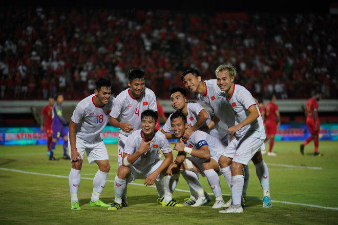 Cuc-nong-vi-tri-dT-Viet-Nam-bang-xep-hang-FIFA-Ha-UAE-se-vuot-3-1571193886-431-lap-ky-tich-truoc-indonesia-doi-tuy-1573703291-374-width660height439