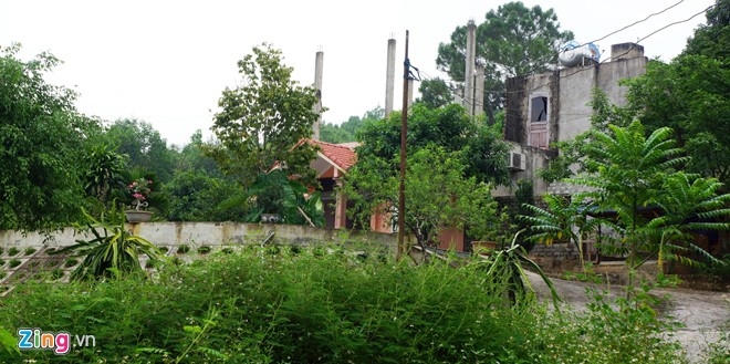 Phía bên trong khu này là nhiều công trình chưa được hoàn thành.