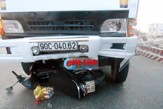 Hinh ảnh vụ tai nạn giao thông do anh Bùi Văn Lâm điều khiển. (báo Hà Tĩnh đăng tải).