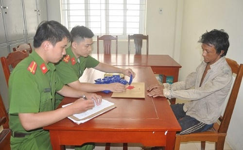 Giàng A Sự tại cơ quan Công an. Ảnh Công an Thanh Hóa cung cấp.