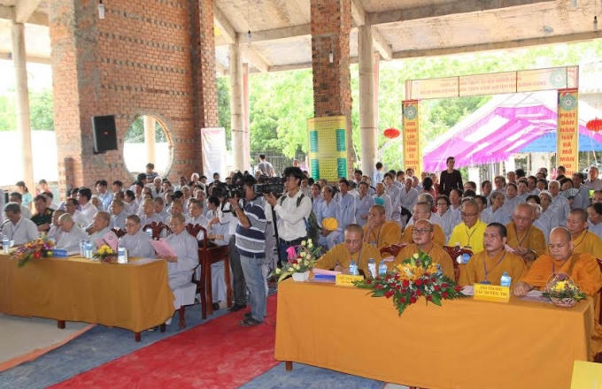 : Chư tôn đức chứng minh, quan khách than dự Đại hội.
