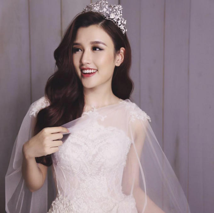 Đặng Phạm Phương Chi sinh năm 1994, hiện là sinh viên Học viện Báo chí và Tuyên truyền. Cô sở hữu chiều cao 1,7 m cùng số đo ba vòng 84-62-90.