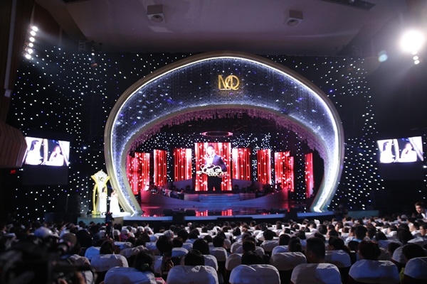 1h đêm nhưng khán giả vẫn nán lại để thưởng thức trọn vẹn liveshow Mạnh Quỳnh.
