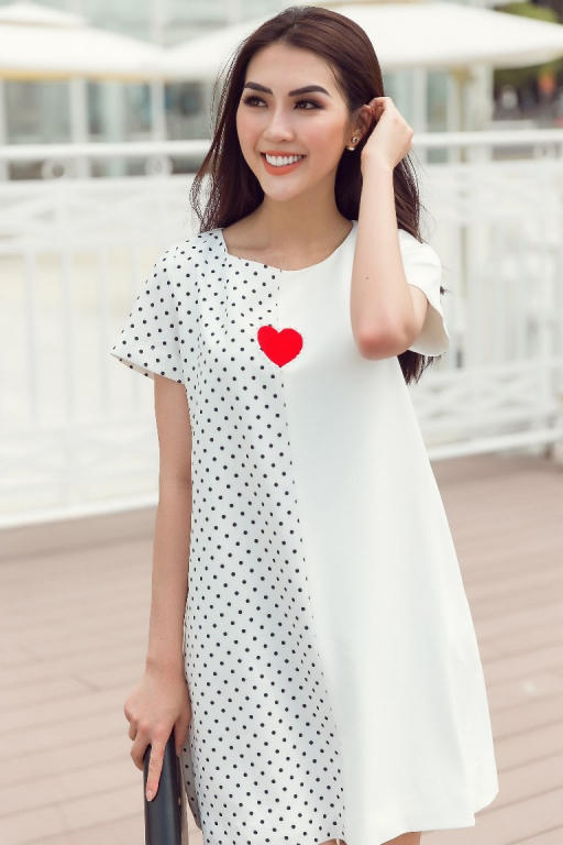 Nếu mùa hè năm nay bạn không sở hữu ít nhất một món đồ chấm bi của Elise Fashion trong tủ của mình, có lẽ bạn đang đứng ngoài cơn lốc thời trang đang càn quét trên toàn thế giới.