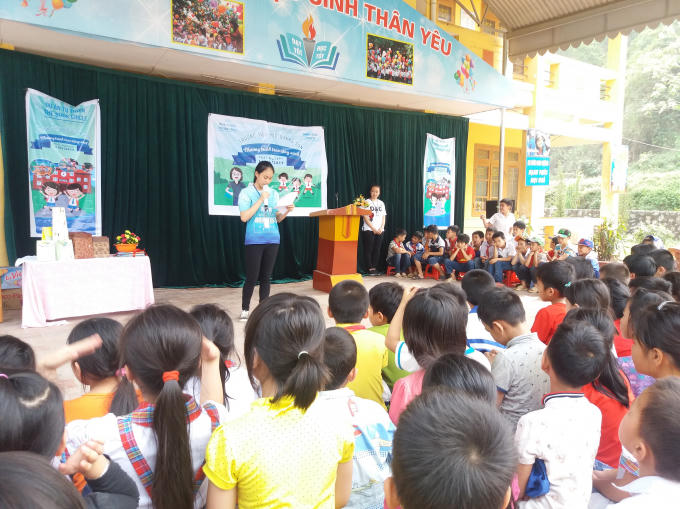 Dự án Vòng tròn sách đã quyên góp được hơn 400 đầu sách tại trường tiểu học Quang Sơn