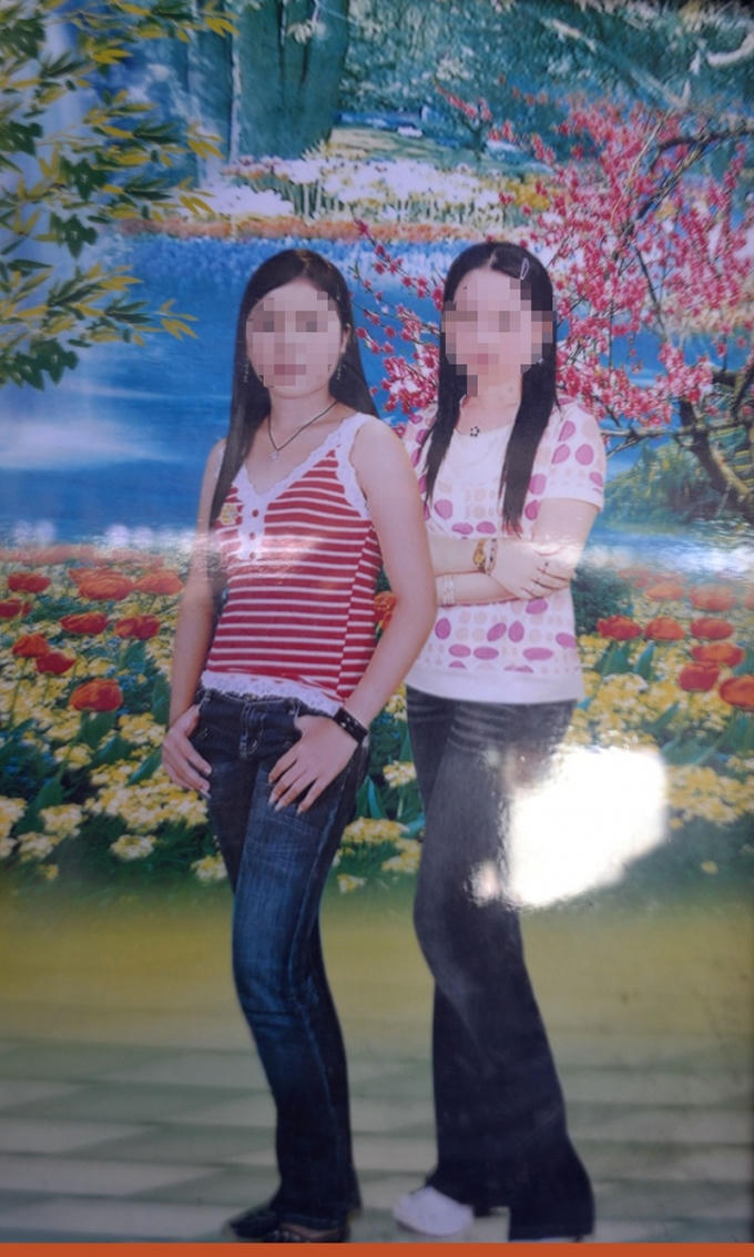 Thắm ( trái). (ảnh được làm mờ theo yêu cầu của nhân vật).