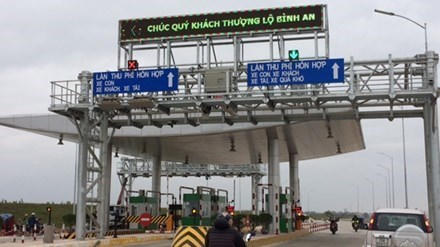 Trạm thu phí BOT Tam Nông trên QL 32.
