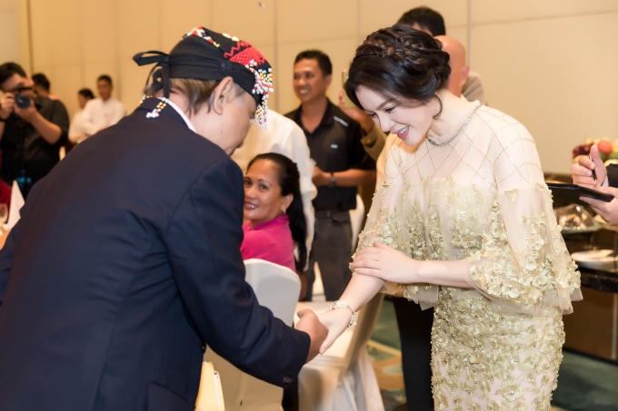 Lý Nhã Kỳ được ngợi khen có vẻ đẹp quý phái, hoàng gia