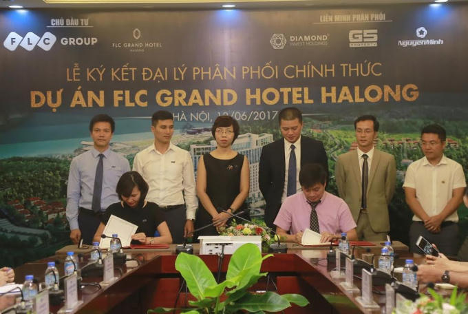 Bà Đàm Ngọc Bích – Phó TGĐ thường trực Tập đoàn FLC ký kết với Đại diện đơn vị phân phối