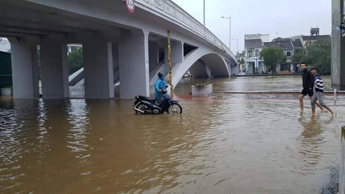 Thừa Thi&ecirc;n &ndash; Huế: Hầu hết c&aacute;c địa phương &ldquo;ch&igrave;m trong biển nước&rdquo;