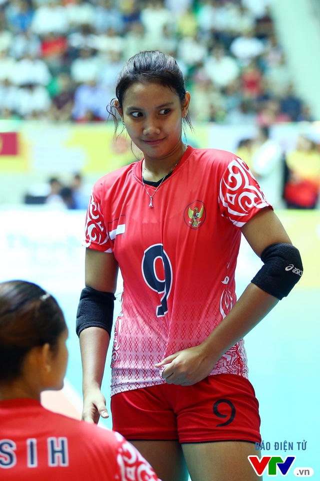 Nandita Ayu Salsabila trong màu áo đội tuyển bóng chuyền nữ quốc gia Indonesia