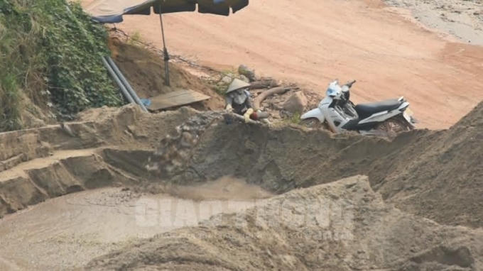 HTX Yên Định hút cát, sỏi một cách vô tội vạ.