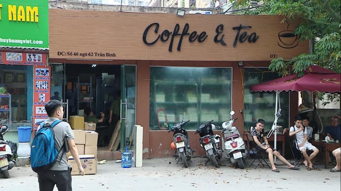 Hàng nghìn cuốn sách giáo trình dành cho sinh viên và người đi làm, được in bằng tiếng Nhật được ngụy trang trong quán cafe trên phố Trần Bình.