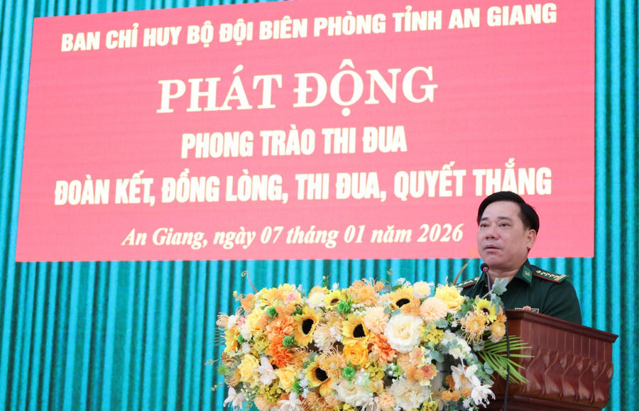 Đại tá Nguyễn Văn Hiệp, Phó Chính ủy Bộ Chỉ huy Quân sự tỉnh kiêm Chính ủy Ban Chỉ huy Bộ đội Biên phòng tỉnh An Giang phát động phong trào thi đua đến toàn thể cán bộ, chiến sĩ.