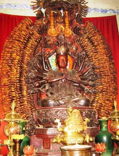 Pho tượng cổ Phật bà quan thế âm nghìn tay nghìn mắt tại chùa Mễ Sở hiện đã bị đánh cắp. Ảnh: Tư liệu