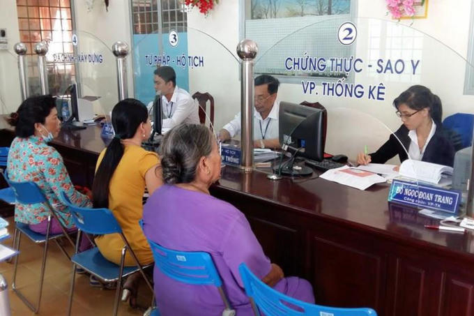 Người dân đến giao dịch tại cơ quan nhà nước, ảnh minh họa