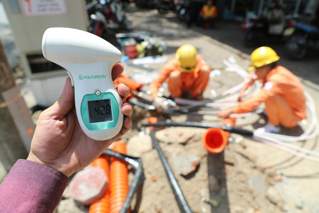 Nhiệt độ đo lúc 12h tại khu vực hồ Gươm