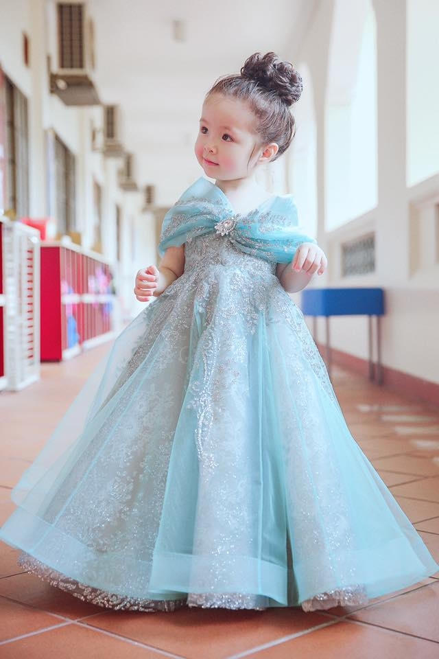 Con g&aacute;i Elly Trần h&oacute;a n&agrave;ng &ldquo;Lọ Lem&rdquo; g&acirc;y sốt