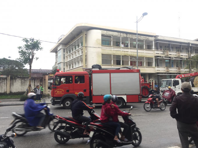 Lực lượng PCCC đã điều động nhiều xe đến ứng cứu.
