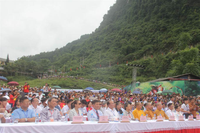 Các đại biểu lãnh đạo Trung ương và địa phương tới dự buổi lễ.