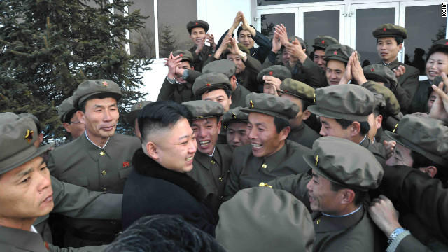 Nhà lãnh đạo Triều Tiên Kim Jong-un trong một chuyến đi thị sát quân đội.