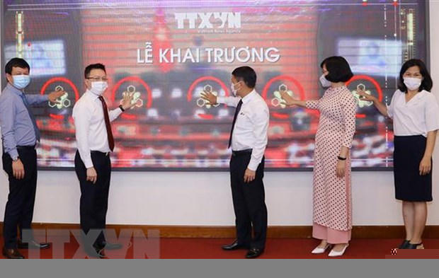 Lãnh đạo Thông tấn xã Việt Nam nhấn nút khai trương khai trương trang thông tin đặc biệt về bầu cử đại biểu Quốc hội khóa XV và đại biểu Hội đồng Nhân dân các cấp nhiệm kỳ 2021-2026 tại địa chỉ: https://baucuquochoi.vn(Ảnh: Văn Điệp/TTXVN)