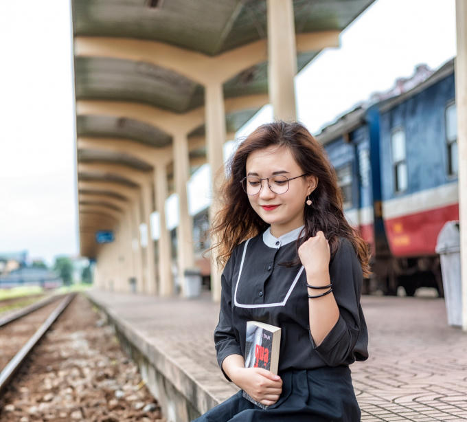 Vẻ bề ngoài đôi lúc cá tính nhưng cũng không thiếu phần dịu dàng, trong sáng.